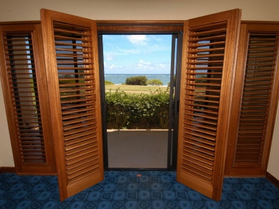 Folding door with operable louvers
